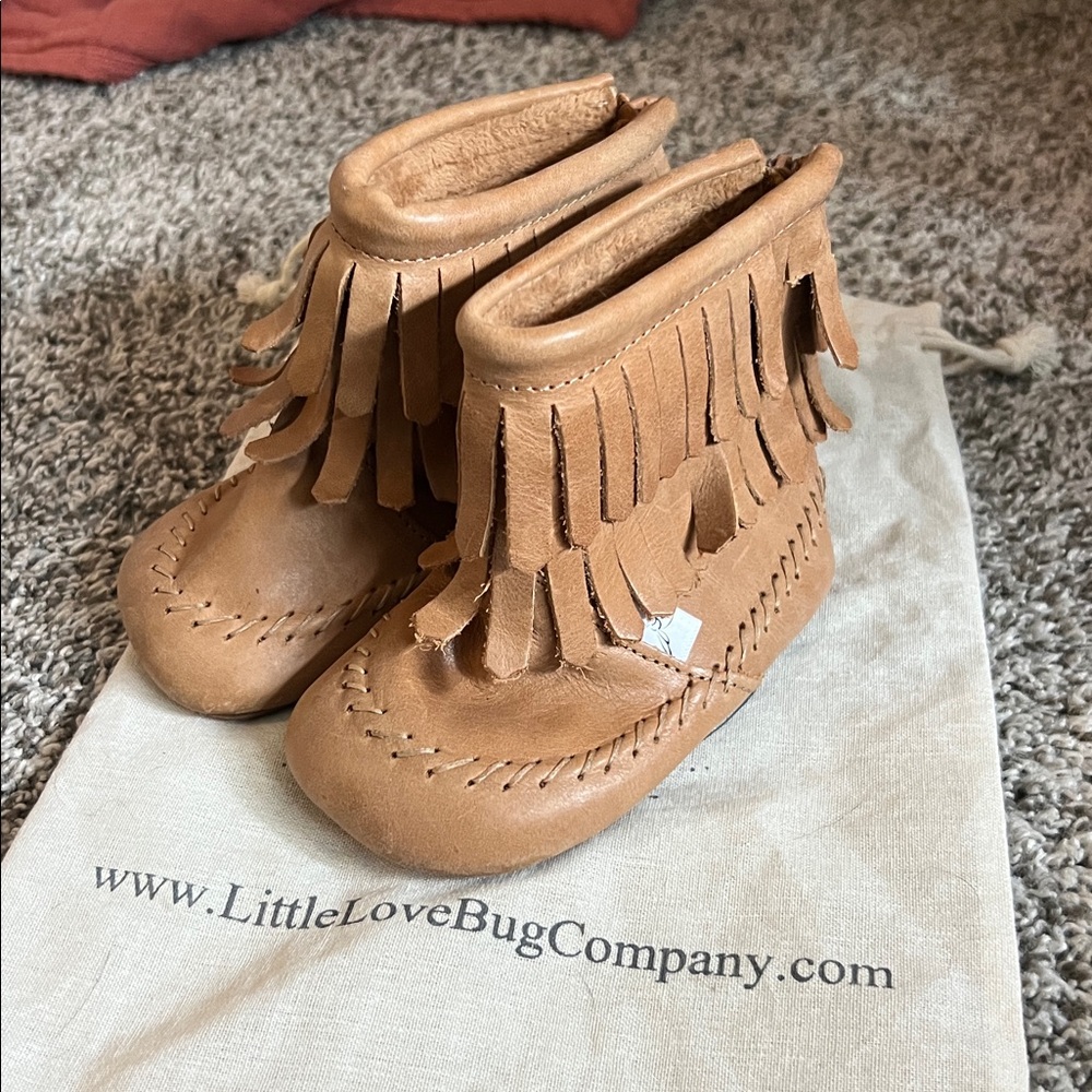 Little Love Bug Barefoot Fringe Baby Moccasins - Picture 3 of 8